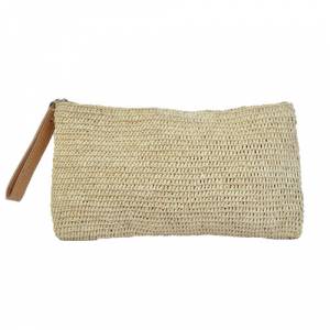 現代のかぎ針編みのクラッチバッグ